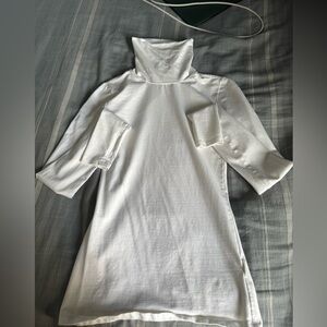 NWOT Aritzia Babaton turtle neck